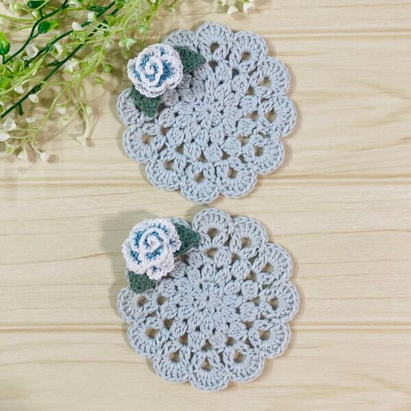 薔薇付き ハンドメイド コースター 2枚セット ドイリー 手編み 手作り かぎ針 かぎ針編み 毛糸 花 薔薇 編み物 モチーフ