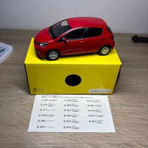 トヨタ ヴィッツ 1/30カラーサンプルミニカー