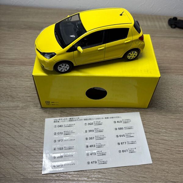 トヨタ ヴィッツ 中期型 非売品 1/30カラーサンプルミニカー