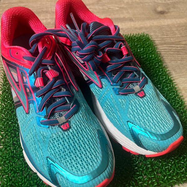 【新品未使用】BROOKS ラベナ ランニングシューズ