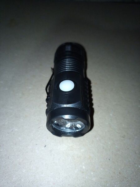 ミニ充電式ハイパワーLED懐中電灯,超強力,3コア,戦術的,金属製ペンクリップ,ハンドランプ,新品