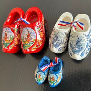 ★セール★オランダ土産 木靴の靴 3点セット 伝統工芸品 ミニチュア靴 赤 白 青 インテリア
