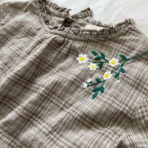 手刺繍入り 半袖 トップス