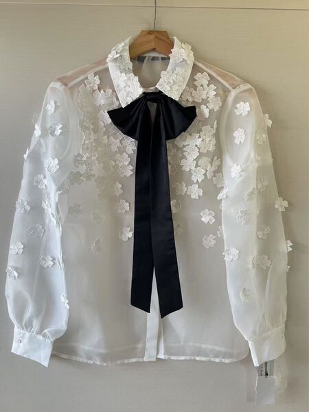 RE.MUSE 3D FLOWER ORGANDY BLOUSE