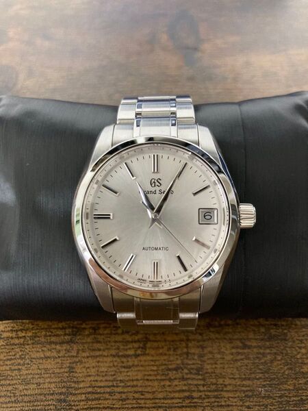 ブランド: Grand Seikoモデル: SBGR251色: シルバー素材: ステンレススチール特徴: 約37ミリケース