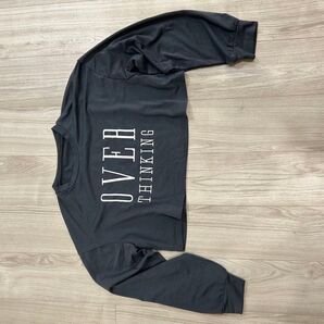 OVER THINKING ロゴ ショート丈トップス