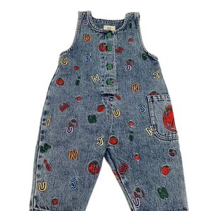 美品 JUNI オーバーオール アルファベット トマト いちごCharlie Overalls - Alphabet 18m