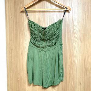 BEBE ベアトップロンパース 深緑 XSサイズ レディース グリーン 夏服 ショートパンツ