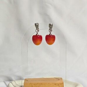 レッドチェリー イヤリング シルバー さくらんぼ 果実アクセサリー ハンドメイド