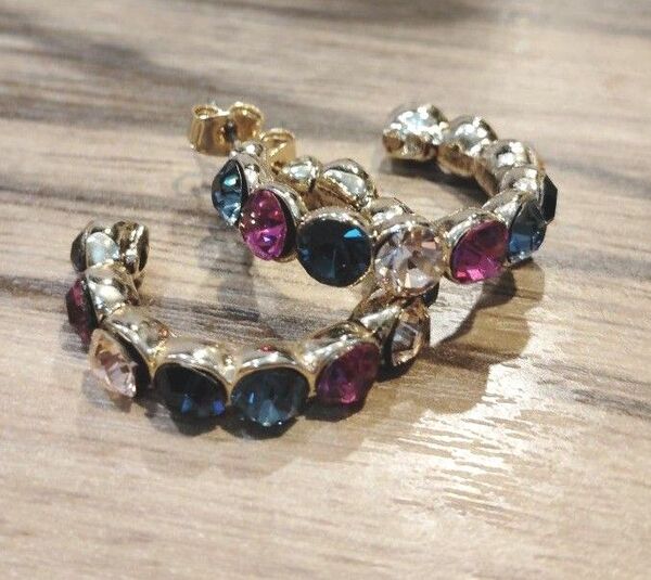 スワロフスキーフープピアス 高級感のあるピアス 日本製