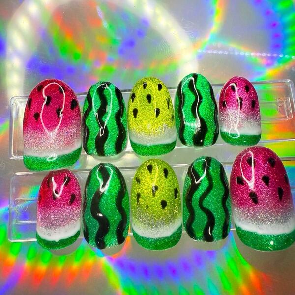 夏ネイル すいかマグネットグラデネイル