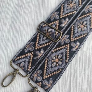 スマホショルダー ショルダーストラップ 【インド刺繍リボン】ダイヤ 黒