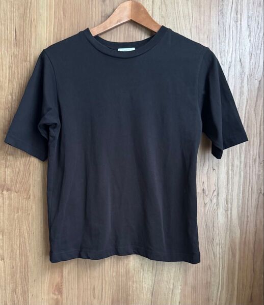 LOWRYS FARM ブラック 半袖Tシャツ 後ろスリット入