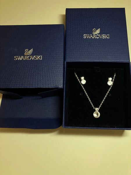 Swarovski ネックレスとピアスセット アクセサリー スワロフスキー