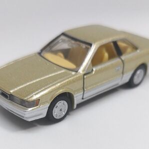 トミカプレミアム 10th 日産 レパード タカラトミーモール