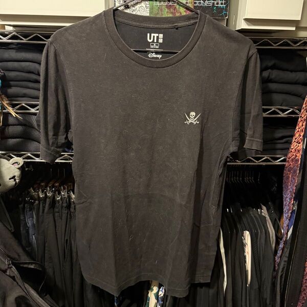 UNIQLO ユニクロ UT パイレーツオブカリビアン 半袖 Tシャツ Mサイズ ブラック コットン バックプリント