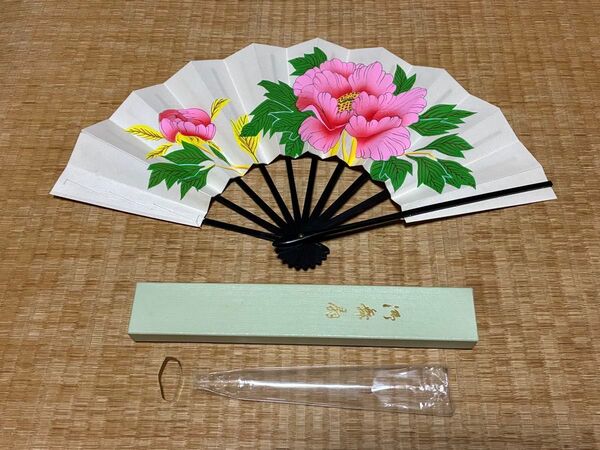 564. 早い物勝ち!日本舞踊 御舞扇 扇子 花柄 牡丹柄 専用箱付き 複数購入 割引対応あり