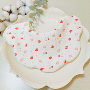 New【送料無料】よだれの多い子にふんわりダブルガーゼスタイ いちご さくらんぼ チューリップ 女の子