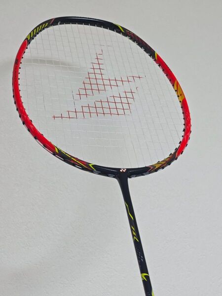 未使用近い ボルトリック LD フォース 4UG5 VOLTRIC LD-FORCE レッド ヨネックス YONEX