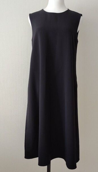 新品タグ付き!UNIQLOドレープAラインフレアワンピースMサイズ#kp11 ワンピース 黒 ブラック