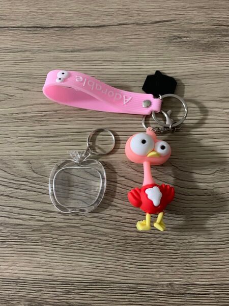 ミセスグリーンアップル りんごキーホルダー ケセラセラ ピンク 鳥 2個セット