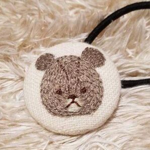 ハンドメイド ヘアゴム 髪ゴム くるみボタン くま 刺繍ブローチ