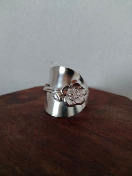 ハンドメイド スプーンリング 22号 ステンレス/シルバープレート 梅 銀色
