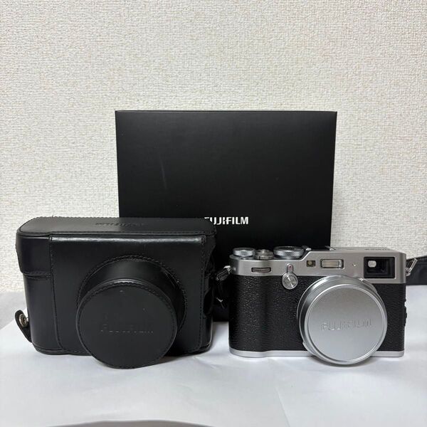 【超美品】FUJIFILM x100F デジタルカメラ コンパクトデジタルカメラ ケース付