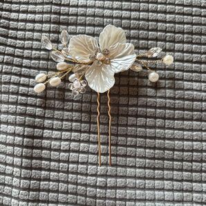 ヘアピン かんざし ホワイト ゴールド 髪飾り 結婚式 花 留袖 和装 コーム 可愛い 上品