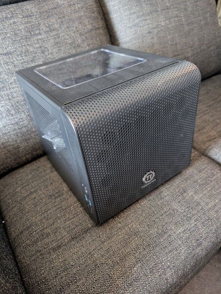 Thermaltake Core V1 mini-ITX PCケース