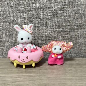 シルバニアファミリー しろウサギの赤ちゃん ドーナツ衣装