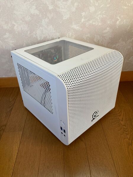 Thermaltake Core V1 Snow Edition Mini-ITX CA-1B8-00S6WN-01