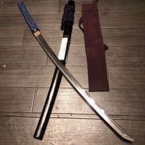 刃渡68.7cm 厚さ8mm 綺麗な刃紋の太刀 鍛肌 藍色拵え 長脇差 刀袋付き 日本刀 無銘 美術刀 居合刀