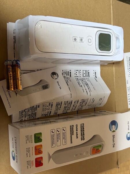 赤外線温度計 非接触式 電子温度計 デジタル機能 単4電池2本付