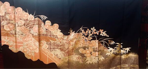 未使用に近い金彩友禅黒留袖 西陣袋帯霞取華文唐草模様