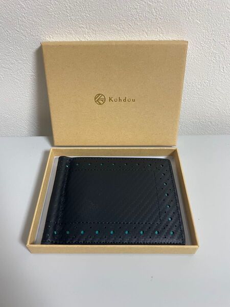 マネークリップ付き 二つ折り財布 黒 カーボン調
