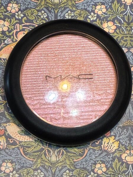 MAC★ エクストラスキンフィニッシュ メタリックペタリック 残量9.8〜上