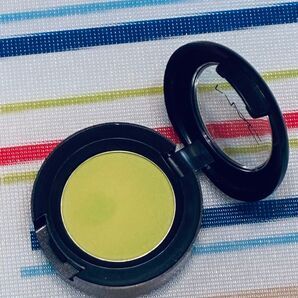 ★ MAC スモールアイシャドウ ワッツザワイファイ? ★★★ 残量9.8割〜上 *スウォッチのみ