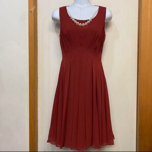 新品 胸元パール お呼ばれワンピース パーティードレス 結婚式 赤 フォーマル シンプル