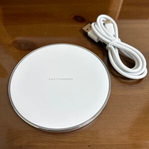 ワイヤレス充電器 置くだけ充電 充電パッド USBケーブル付属 ホワイト15W Qi