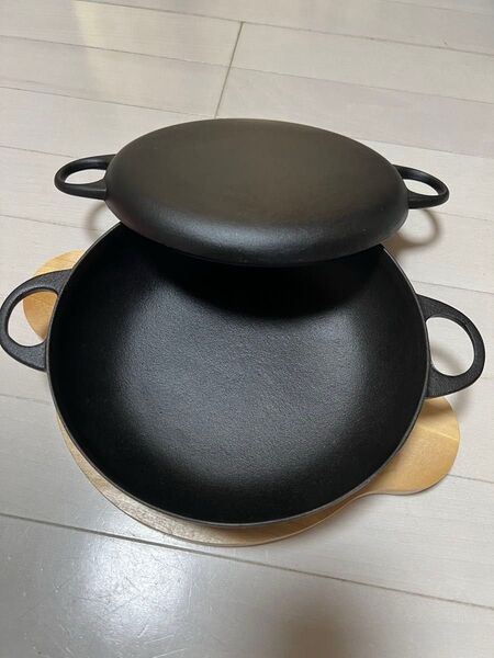 未使用品 盛栄堂 南部鉄器 ニューラウンド万能鍋 22cm