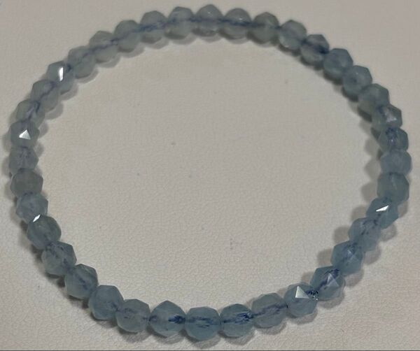 アクアマリン 4.5〜5.5mm 内径16cm 天然石 キラキラカットブレスレット