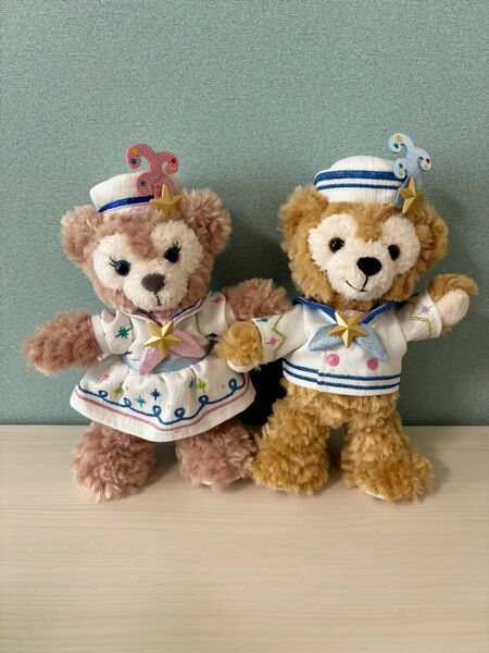 ディズニーシー20周年 ダッフィーポージープラッシー ダッフィー シェリーメイ TDS ぬいぐるみバッジ タグ付