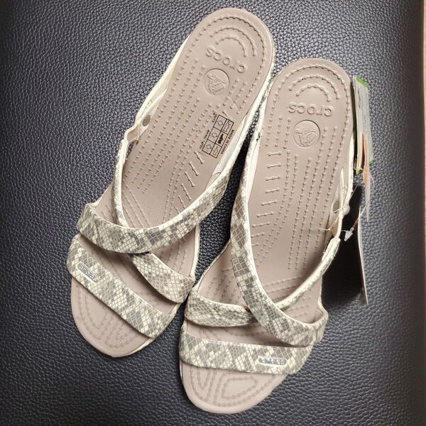 CROCS ヒールサンダル サイプラス W9 パイソン柄 タグ付き