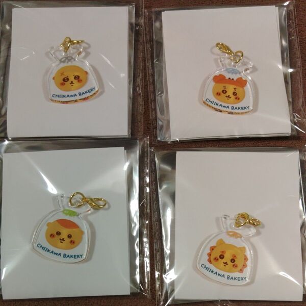 ちいかわベーカリー トレーディング ミニアクリルチャーム 4種 ラッコ くりまんじゅう シーサー 古本屋 かにちゃん