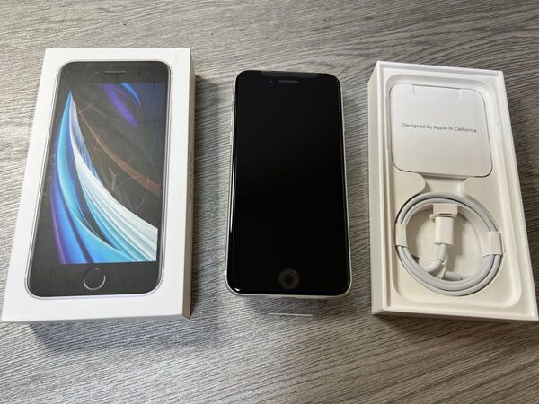 未使用品 SIMフリーiPhone SE2 64GB MHGQ3J/A ホワイト 一括購入