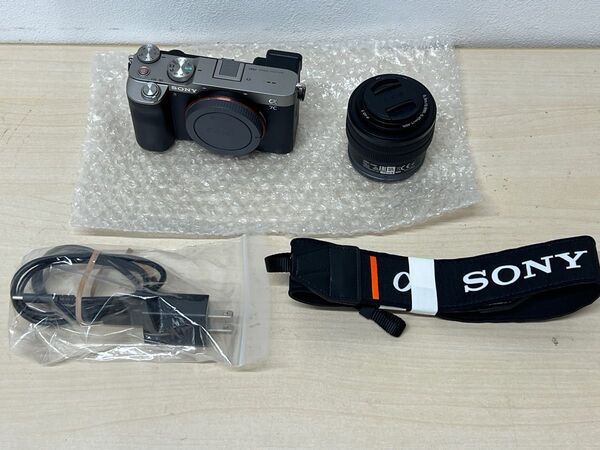 中古品 SONY α7C ズームレンズキット ILCE-7C(S)シルバー FE 28-60mm シャッター約930回