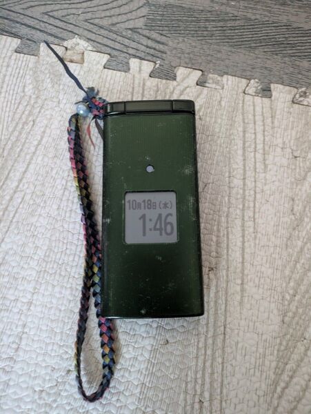 au 携帯電話グリーン ガラケー