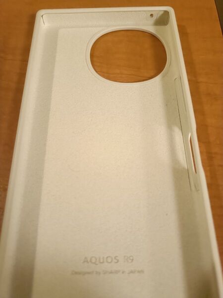 ☆アクオスR9純正シリコンケース欠けありですが☆