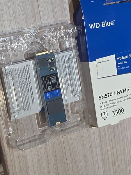 Western Digital(ウエスタンデジタル) 2TB WD Blue SN570 NVMe WDS200T3B0C